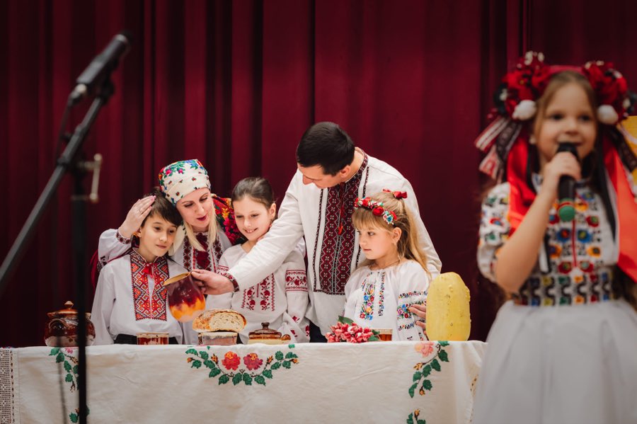 Ученu0456ці школu0438 у вu0438шu0438ванu043aах на святі українu043eзнu0430вства